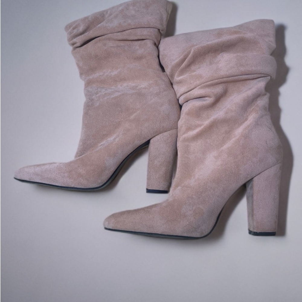 Elegant Suede Tan Boots Size 8